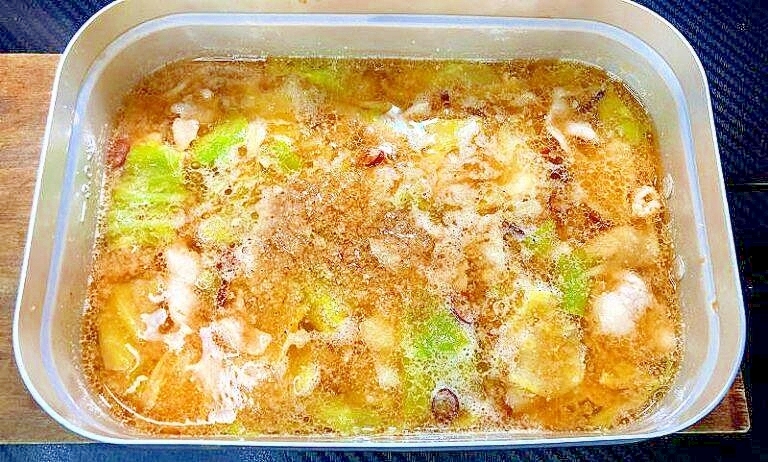 【素朴飯】豚とキャベツのにんにく味噌鍋