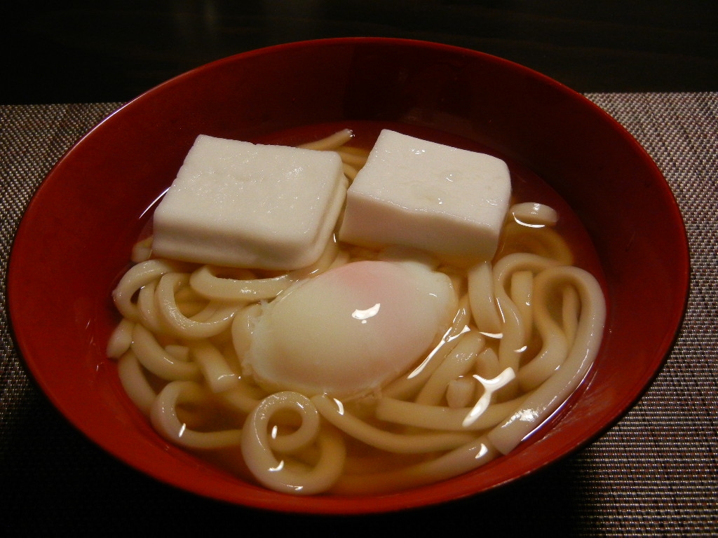 はんぺんと温泉卵のうどん