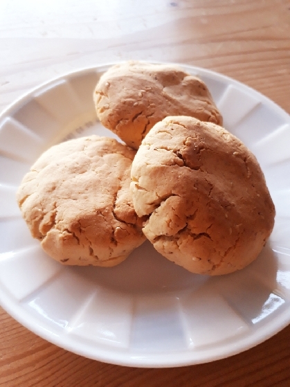 丸めて焼きました。混ぜるだけでお腹も満足な簡単スコーンでした(^^)