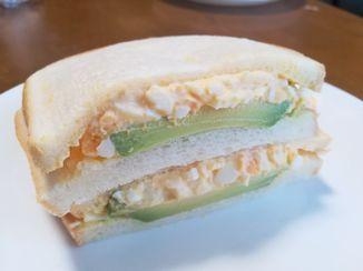 アボカド入りの卵サンド