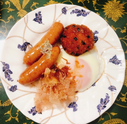 おつまみにとろろ昆布添えウインナー