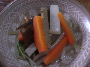 素朴でおいしい根野菜のダシ煮