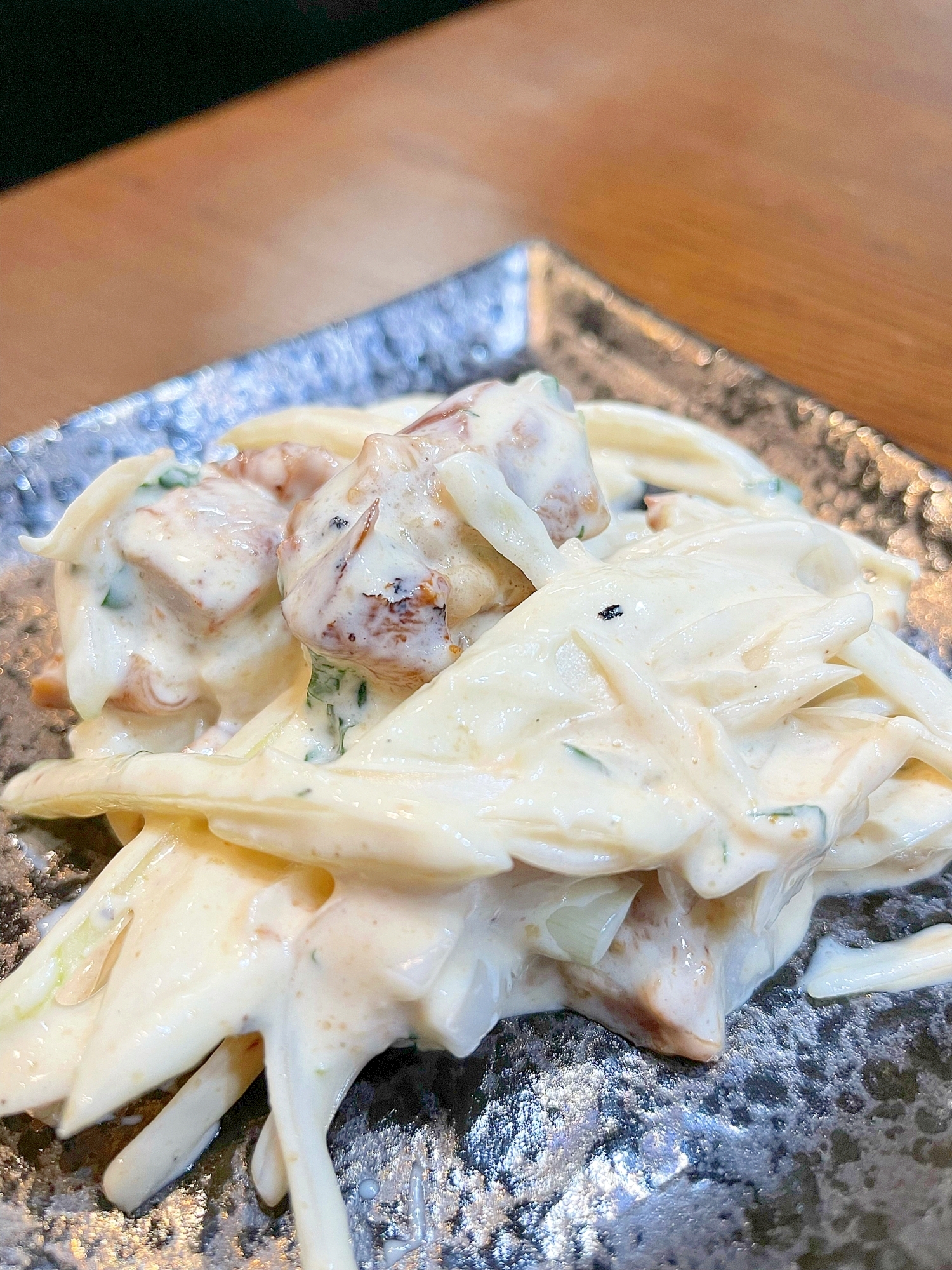 新玉と焼き鳥缶のサラダ