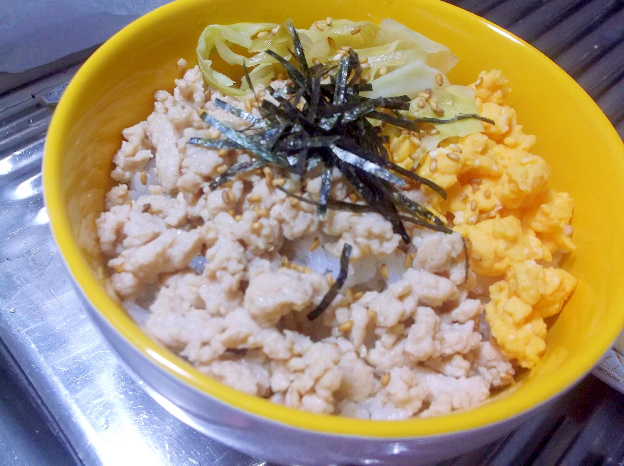 白だしでキャベツ入りそぼろ丼☆