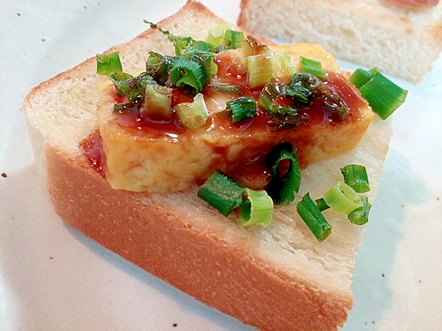 玉子焼きと小葱のミニトースト