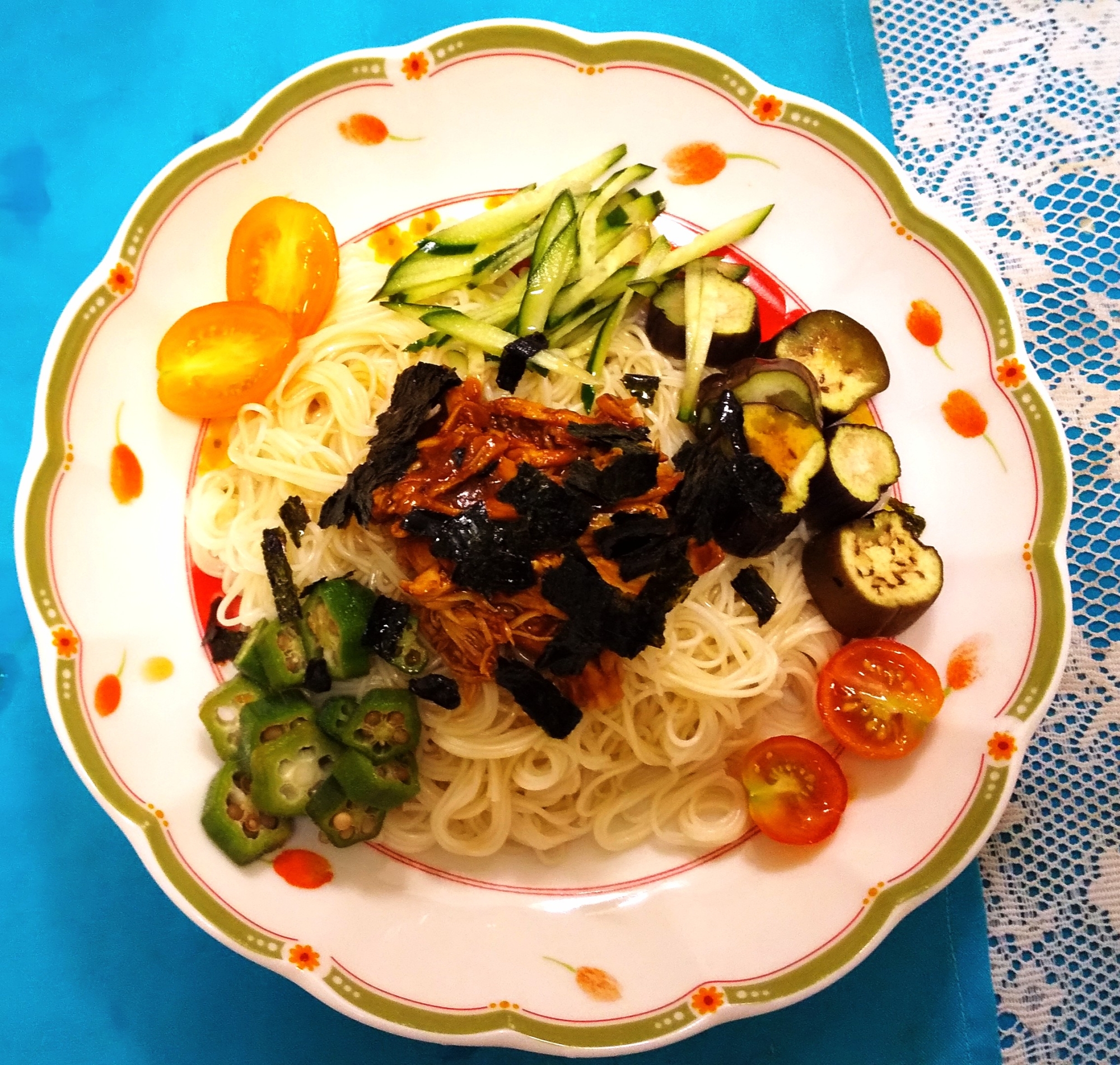 夏野菜とささみで冷麺風そうめん