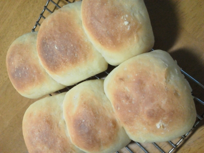 食パン仕様の配合でバウンド型に入れて焼きました。
初めてフワフワなパンが焼けたし、思ったよりとても簡単で感激～☆
これから定番にしよ♪
ありがとうございました！