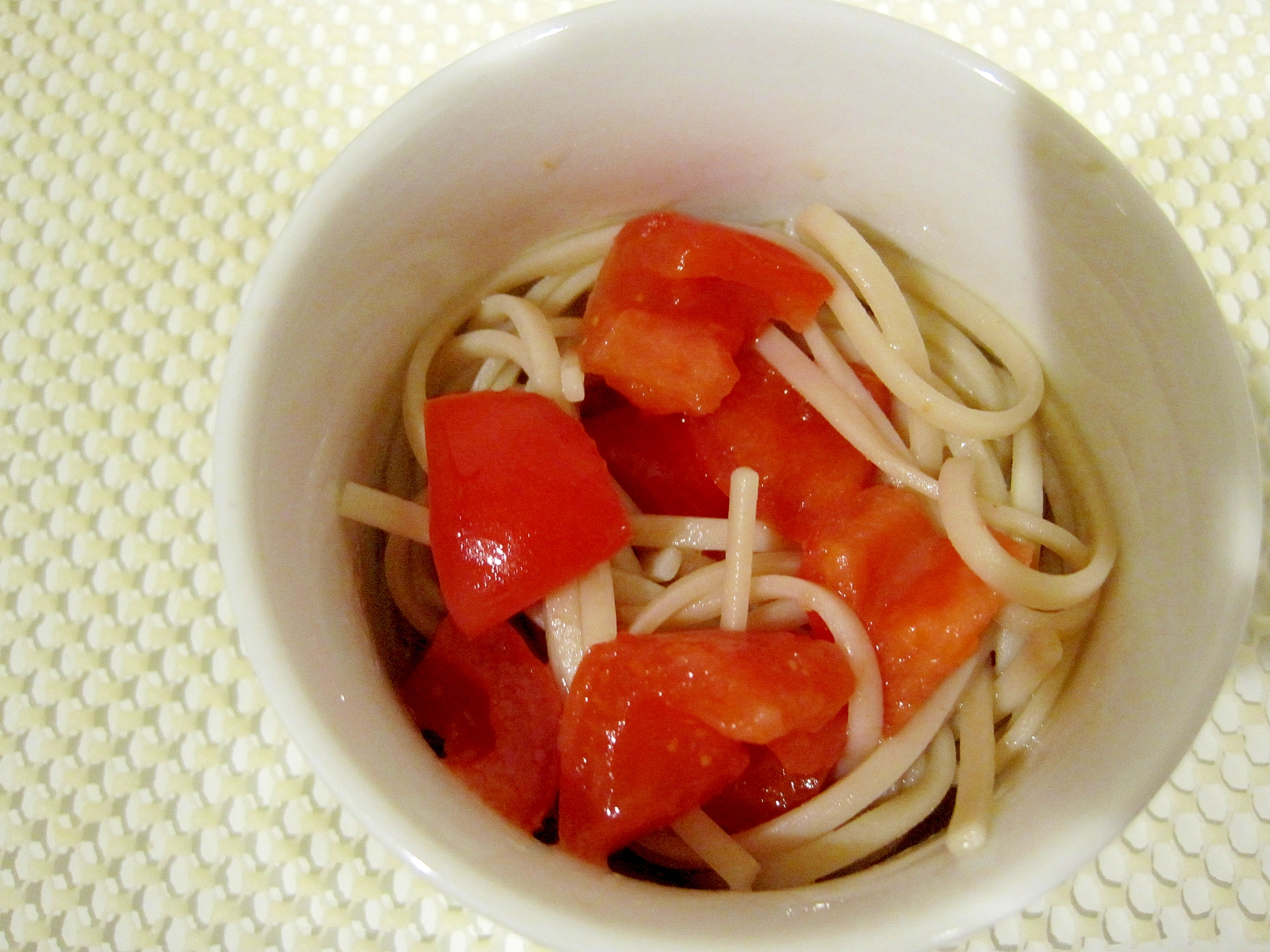 カルピスとトマトのサラダ蕎麦