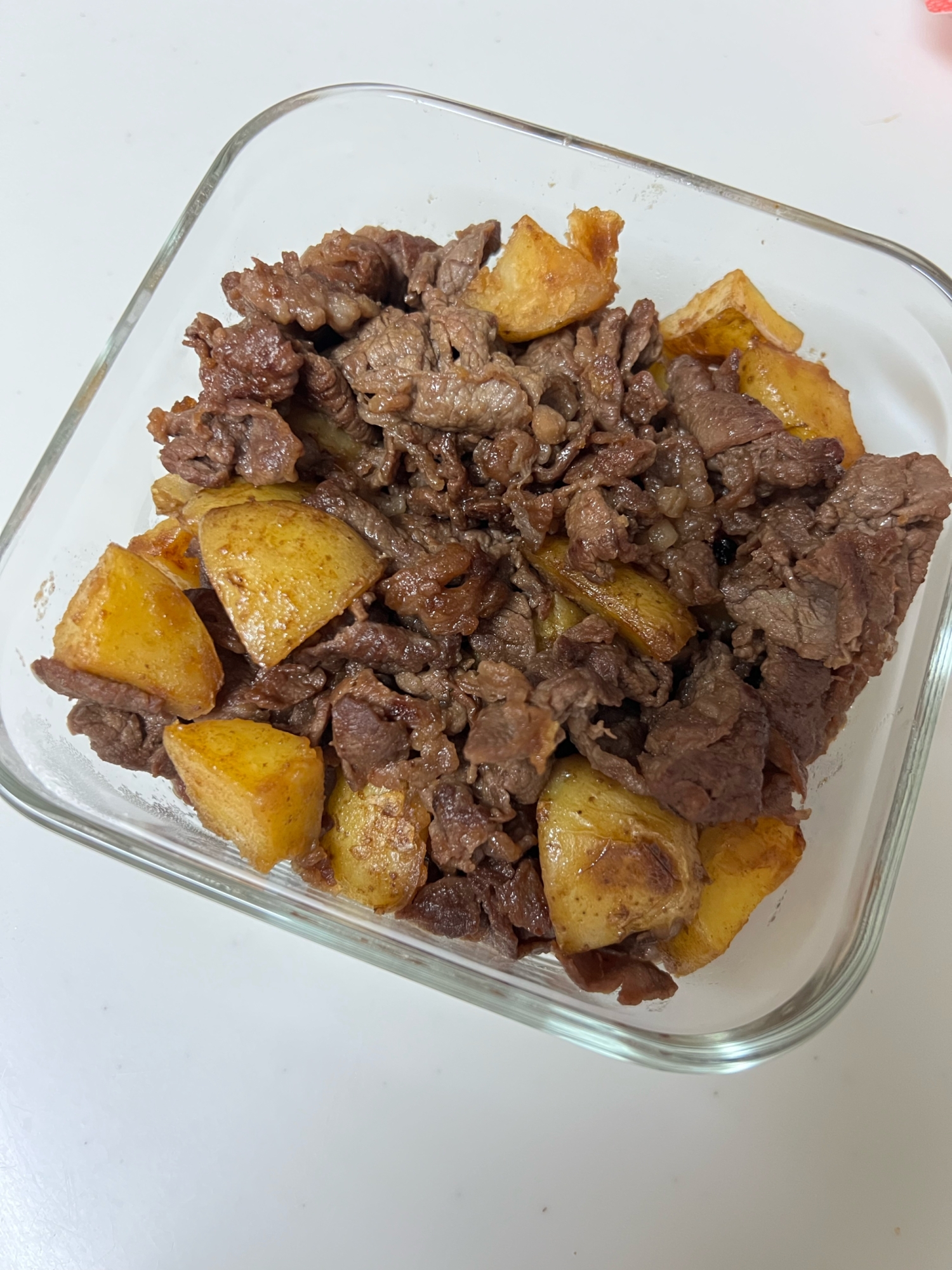 シンプルで美味しい♪新じゃがと牛肉の甘辛炒め