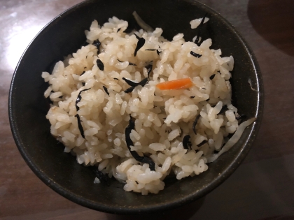 椎茸とひじきの鶏肉の炊き込みご飯