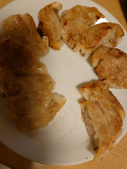 ふっくらパリッと♪冷凍餃子の美味しい焼き方✧˖°