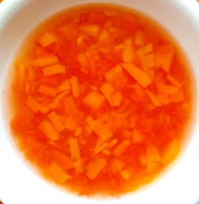 離乳食中期　トマト＆人参＆りんご果汁スープ