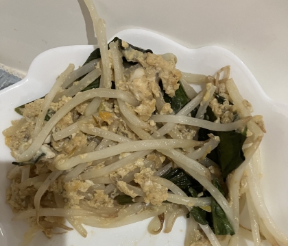シャキシャキ❗️ニラと豚肉ともやしの☆スタミナ炒め