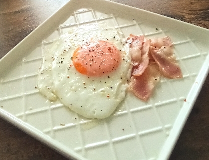 いつもありがとうございます♫
朝食に美味しく頂きました♡
ベーコンエッグ！
テンションあがります(*^^*)
レシピもありがとうございます(^^)v