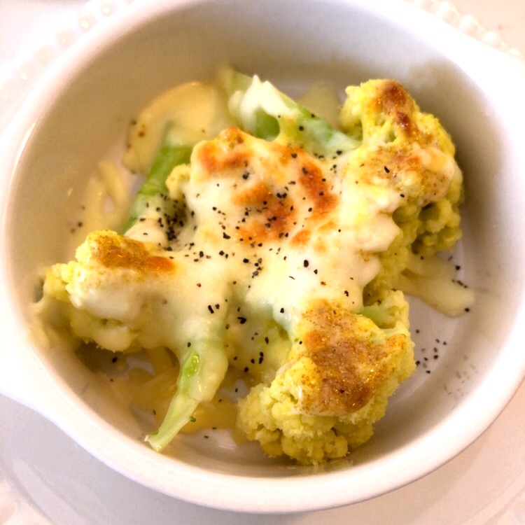 絶品 カリフラワーのカレーマヨチーズ焼き レシピ 作り方 By ゆきのえ 楽天レシピ