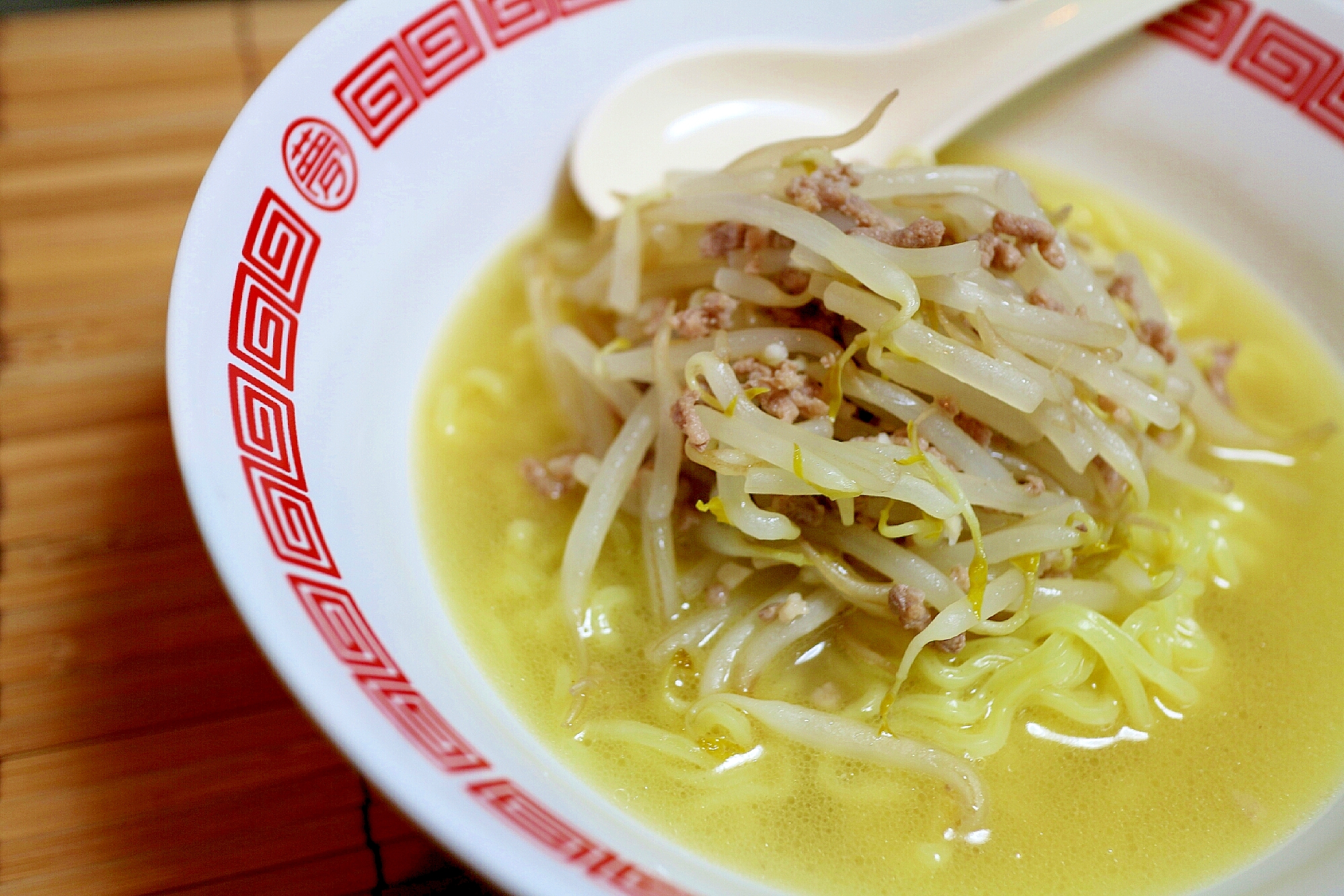 もやしと挽き肉のラーメン