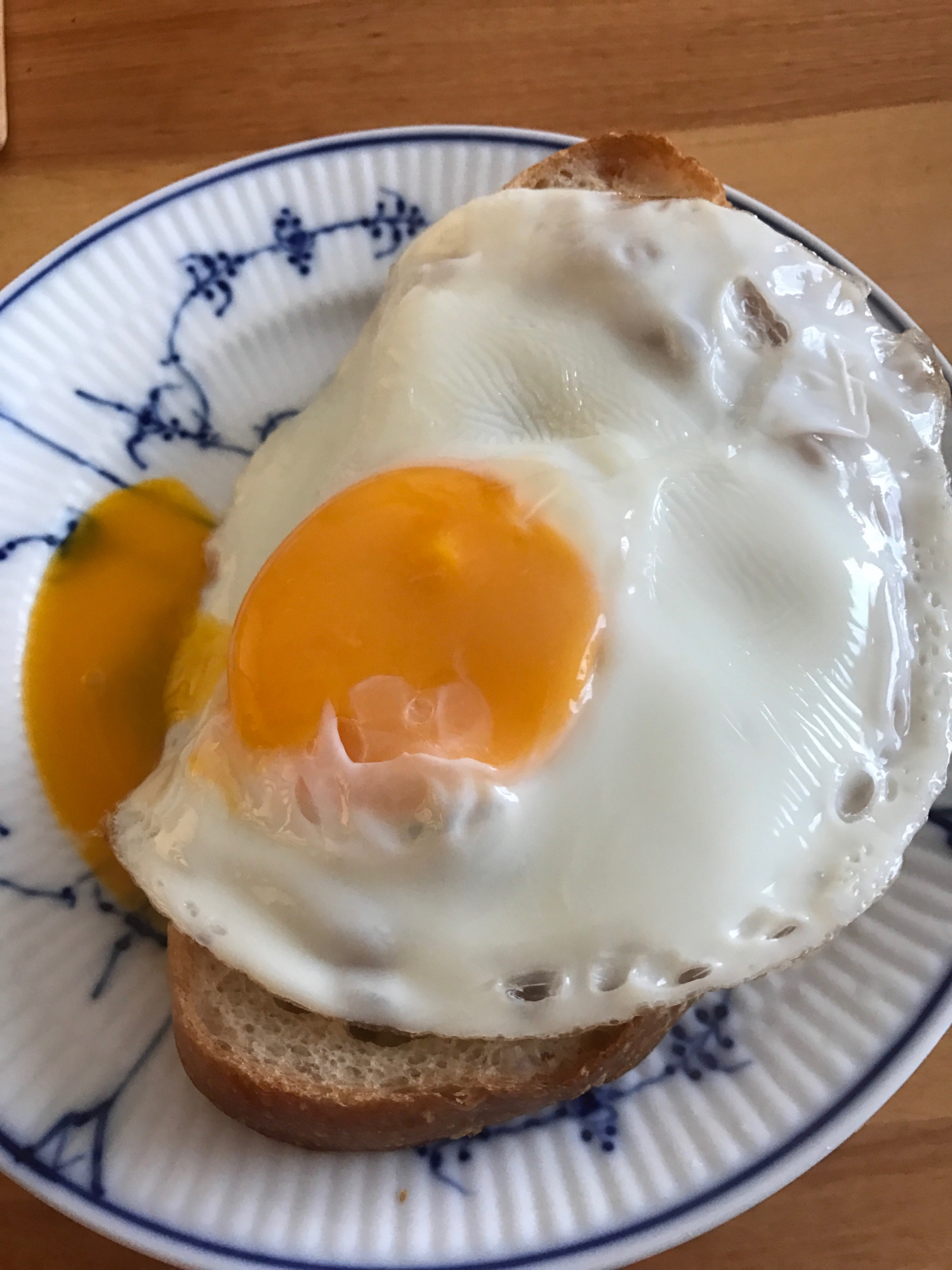 生姜の佃煮と目玉焼きのタルティーヌ