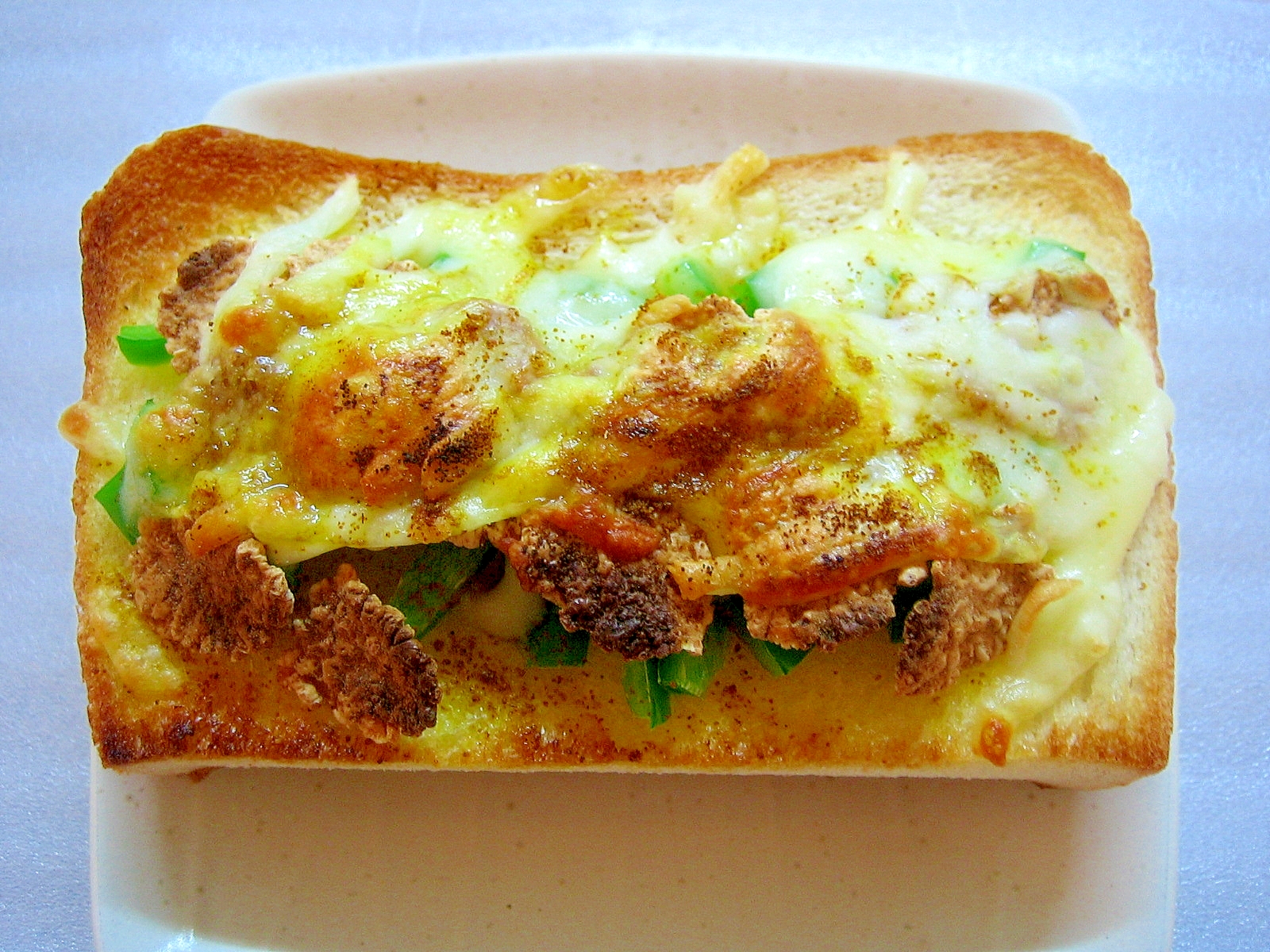 ピーマン＆玄米フレークのカレーチーズトースト