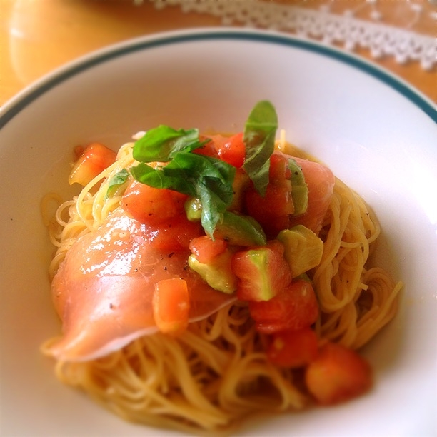 麺つゆで！トマトとアボガドの冷たいカッペリーニ☆