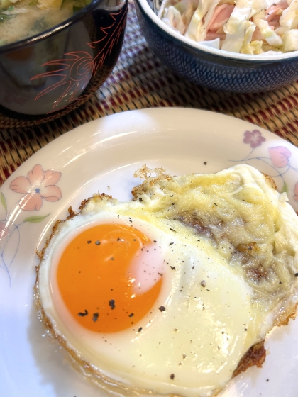 カリカリチーズ目玉焼き