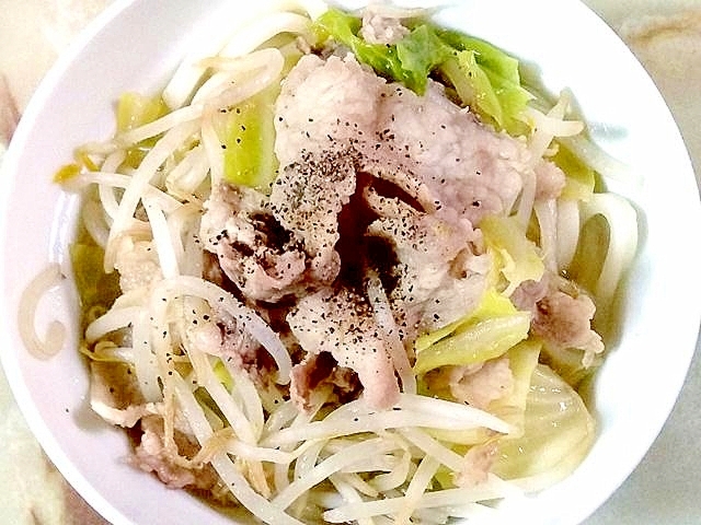 豚こまとキャベツたっぷりで!スタミナ塩うどん♪