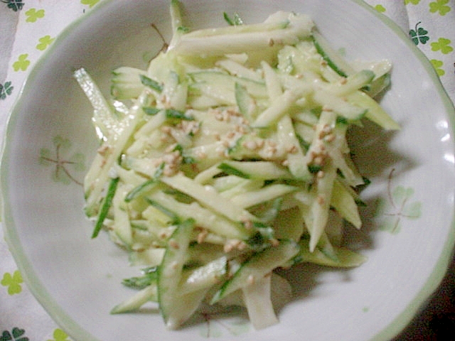 胡瓜とセロリのマヨ塩麹辛子胡麻サラダ～☆