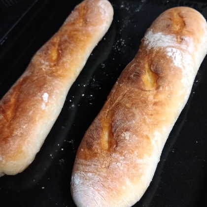 今迄で一番簡単で美味しいフランスパンでした！
クープや成形はまだまだですが、その割に美味しかったです☆
