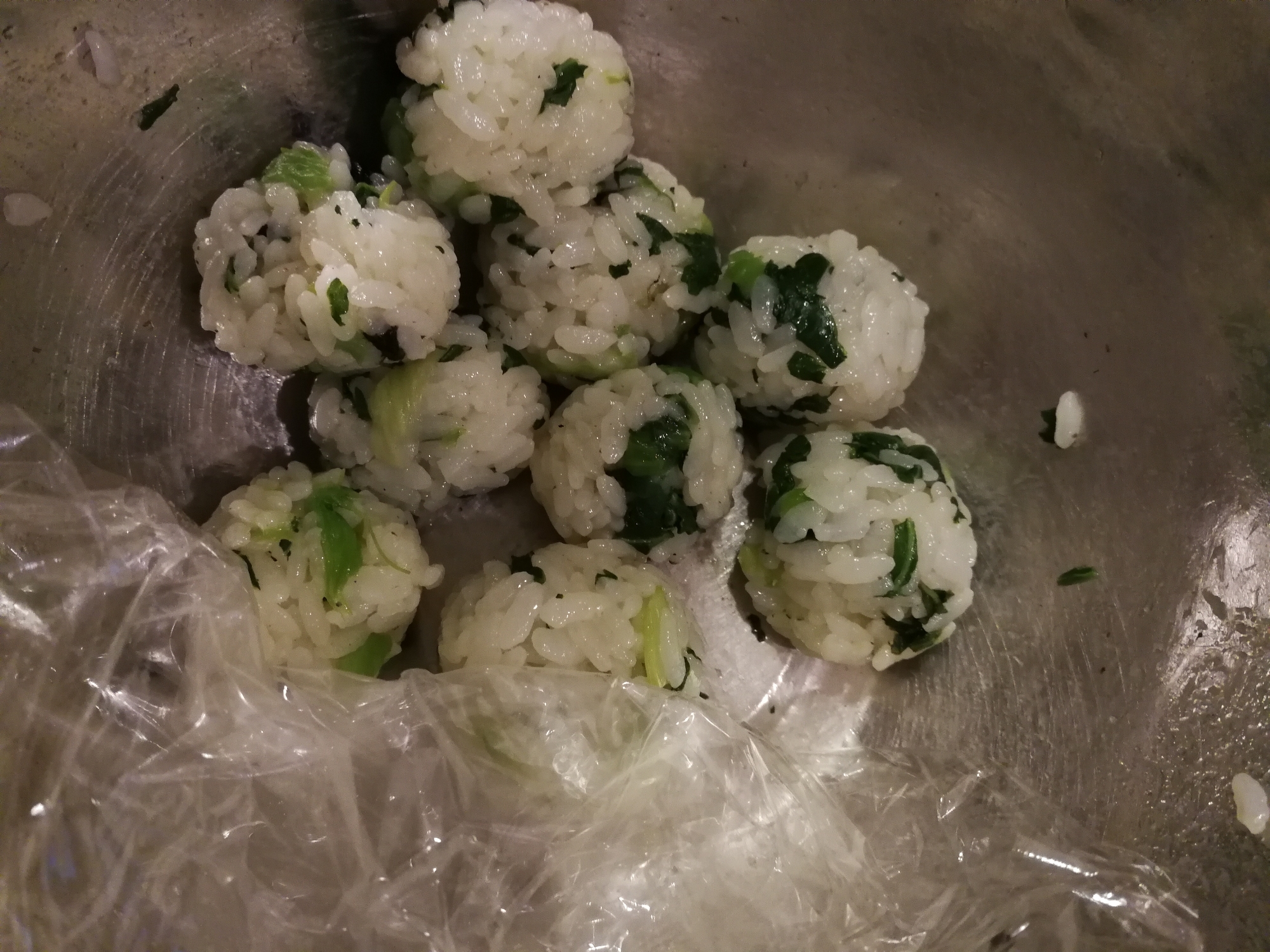 【離乳食完了期】小松菜炒めと海苔のおにぎり
