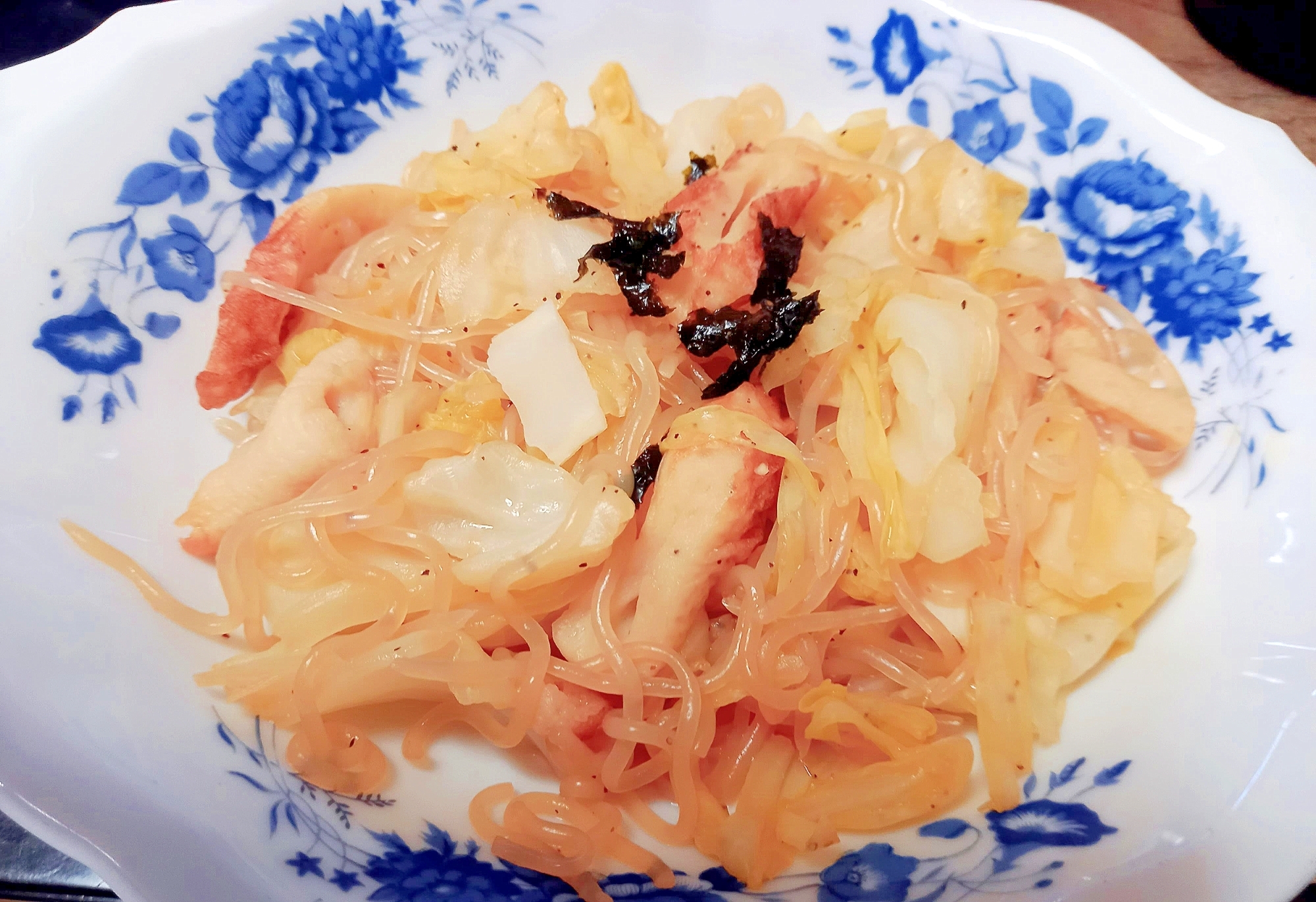 中央の芯も食べきり！キャベツと白滝の中華味煮