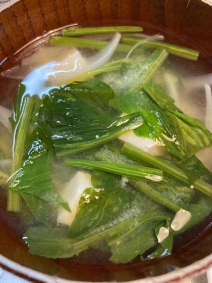 お椀で作る豆腐とほうれん草の味噌汁