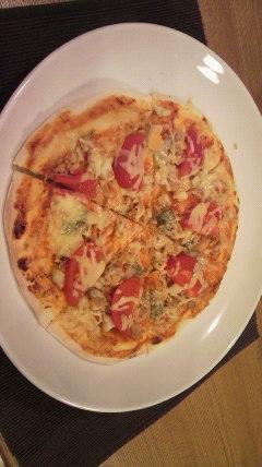 このレシピを使ってブルーチーズのピザを作りましたぁ。簡単にできて美味しかったです。ご馳走さまでしたぁ