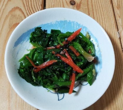 お弁当に★にんじんとほうれん草の麺つゆ炒め