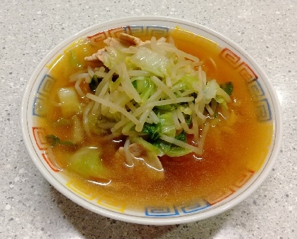 お昼ご飯にと思って作らせて頂きました｡(v^-ﾟ)神座ラーメンは知らなかったのですが､美味しかったです!(o^～^o)
スープもさっぱりでゴクゴク飲めました!!