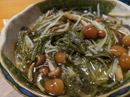 水菜と　なめこの　あったか煮物