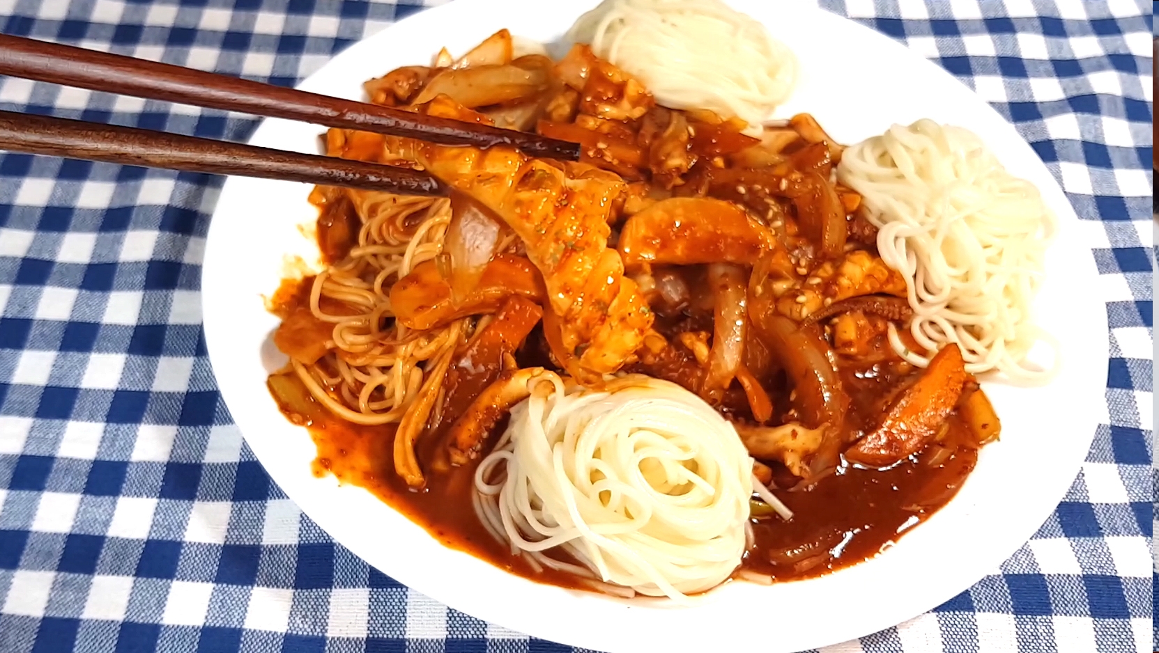 韓国ウチご飯！イカの炒め物　オジンオポックム