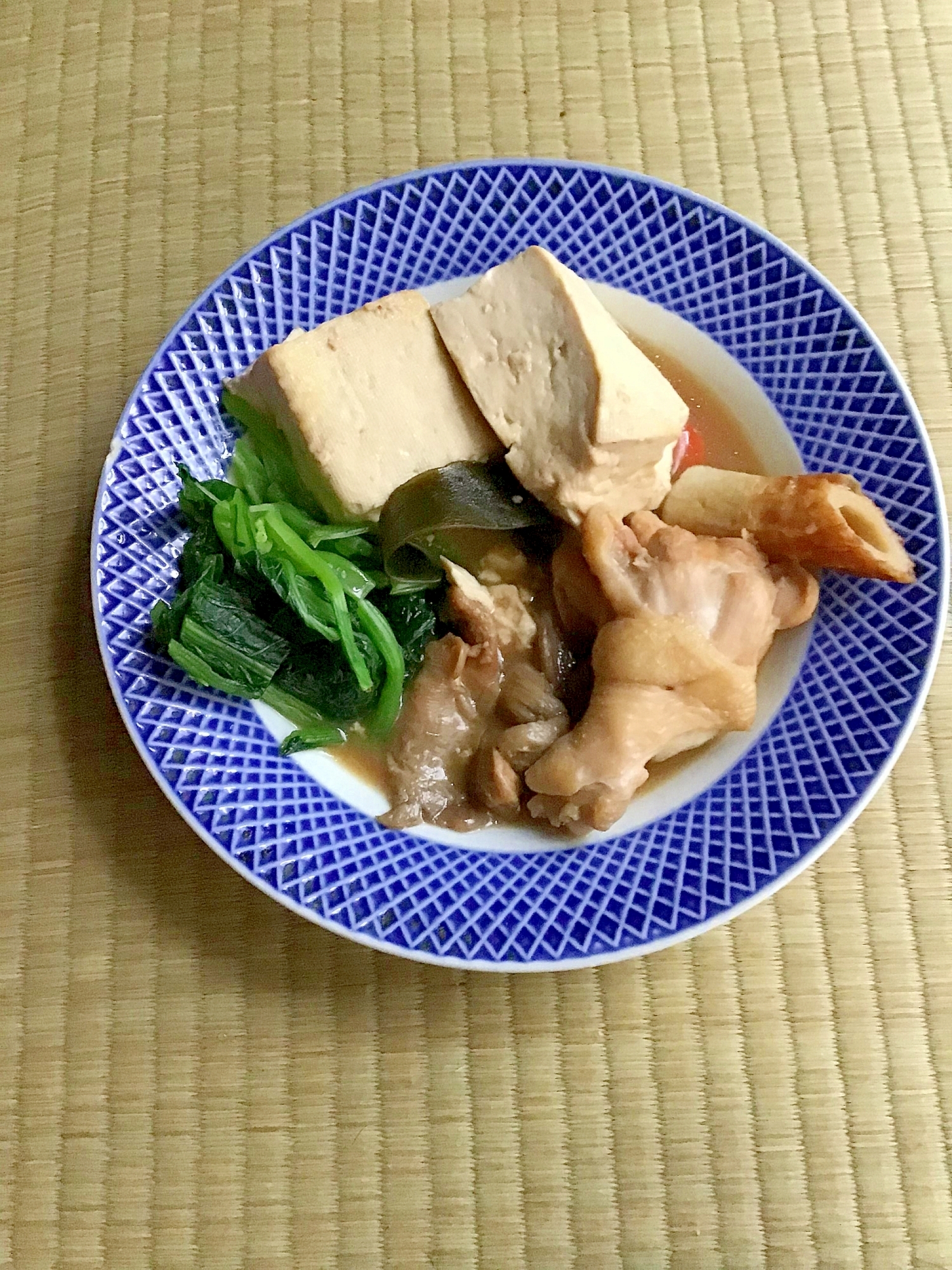 アワビ茸と鶏手羽元の煮込み豆腐。