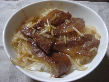 カルビともやしの丼