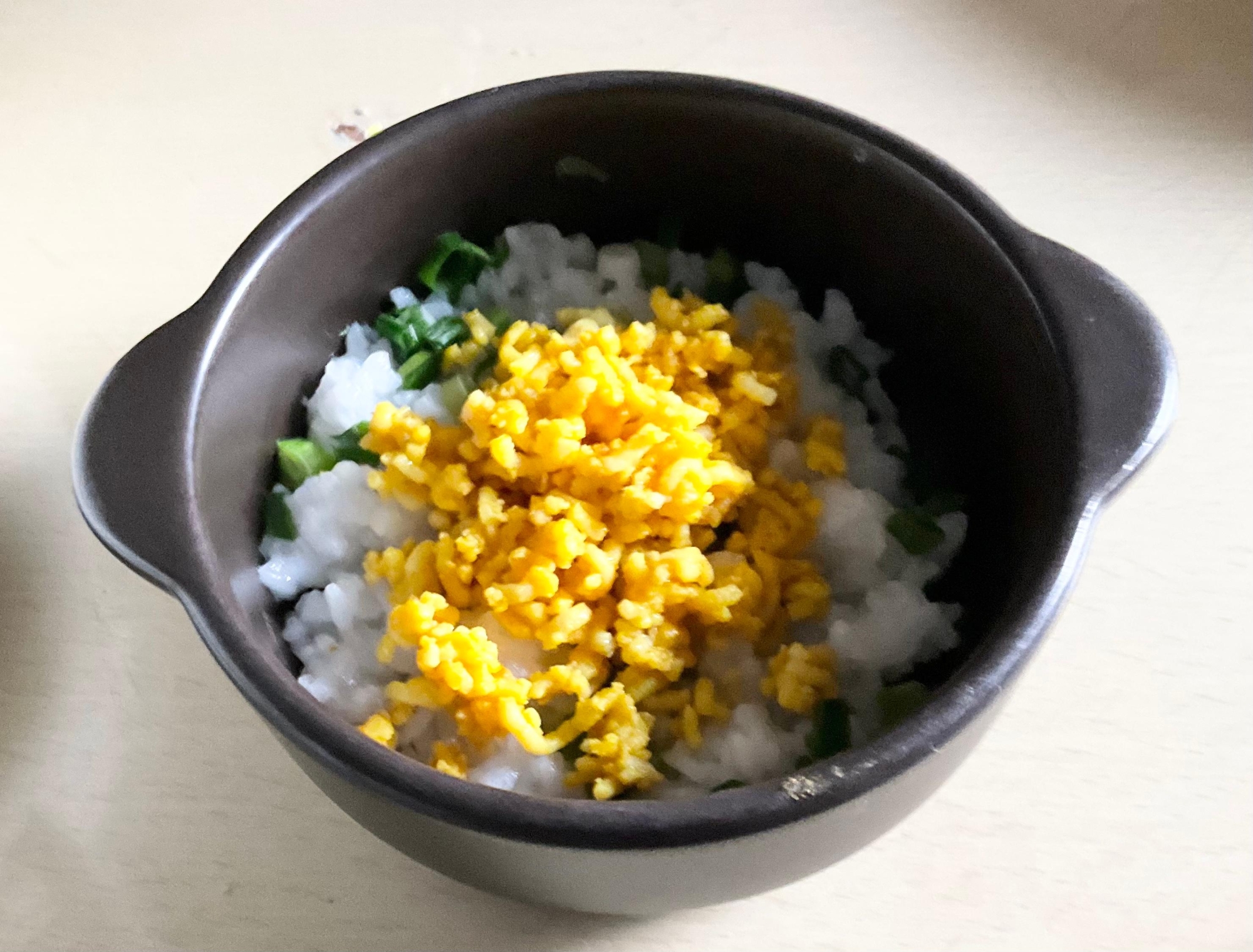 たらそぼろ乗せ♢細ねぎ入りご飯♪