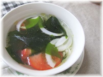 わかめとトマトの韓国風スープ