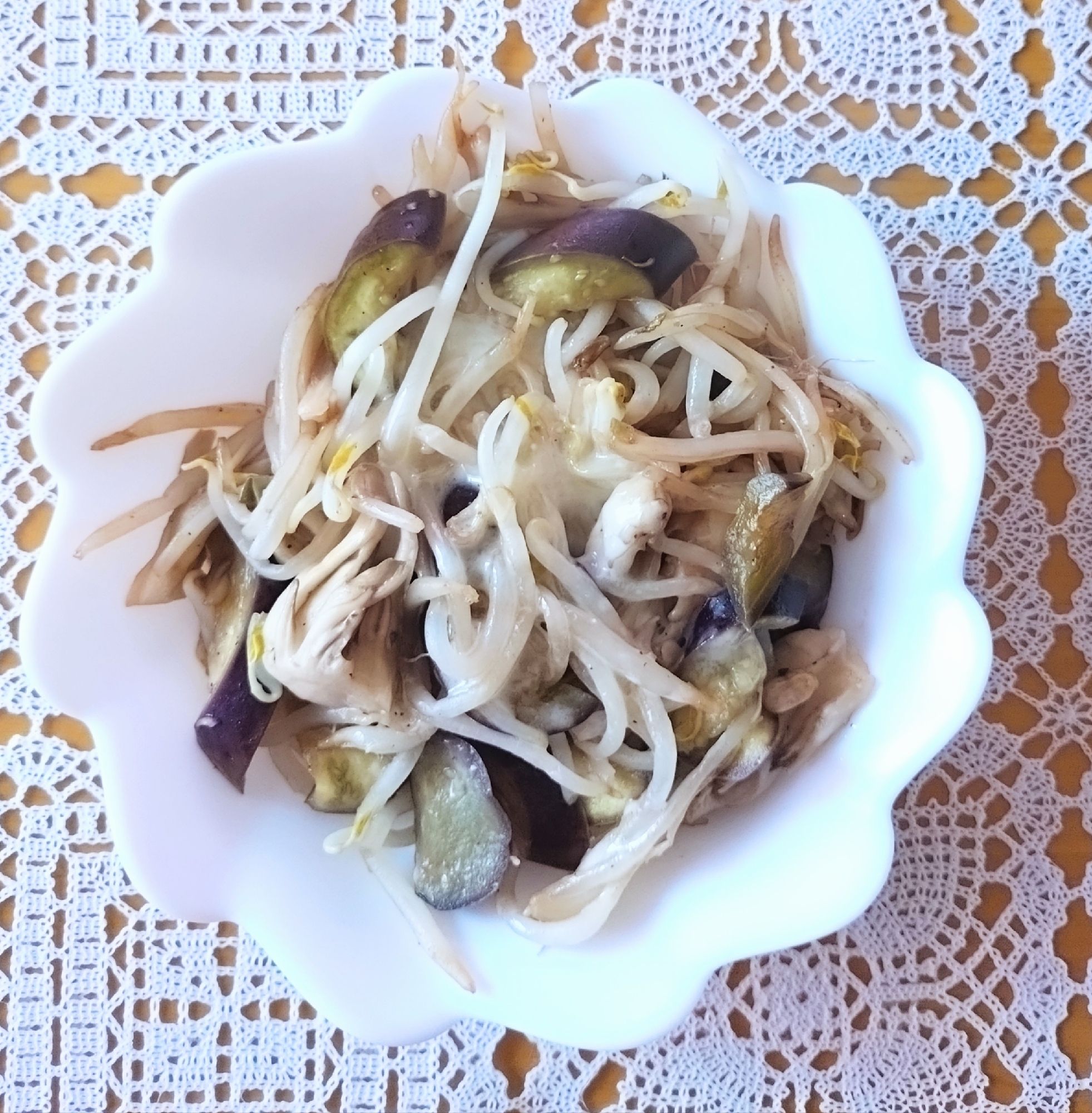 もやしとなすと舞茸のチーズ炒め☆