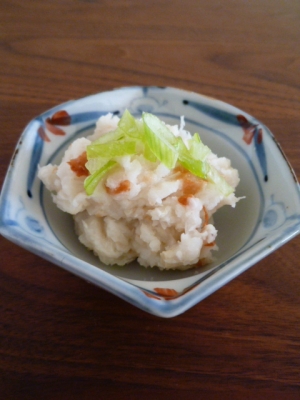 里芋と梅干で作る　和風ポテトサラダ