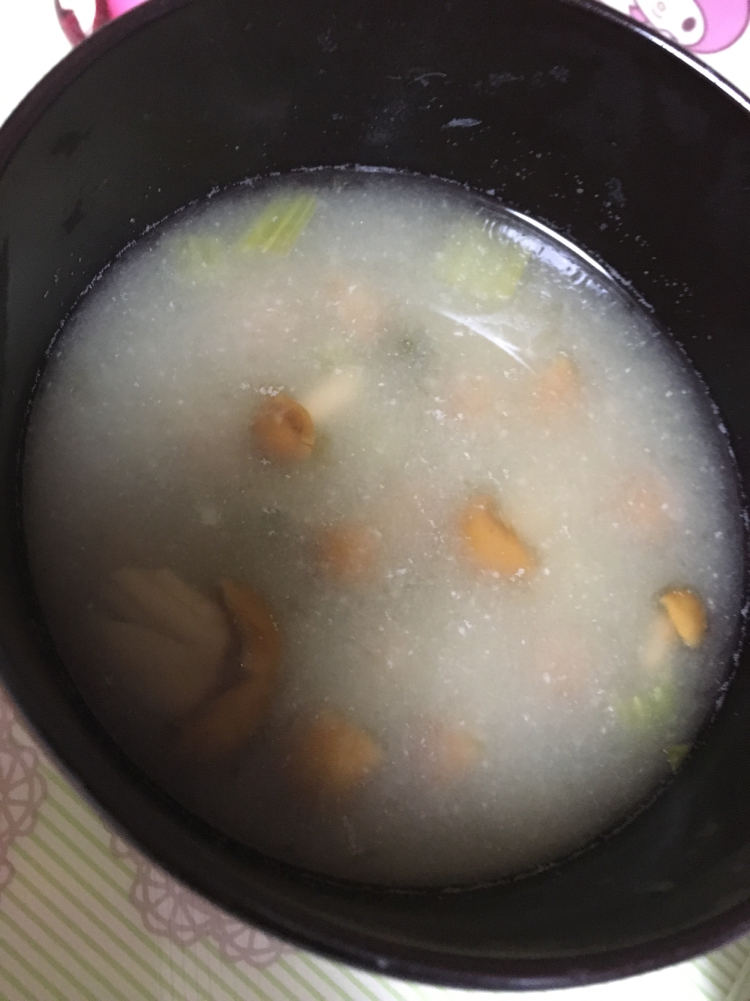 ナメコと白菜の味噌汁