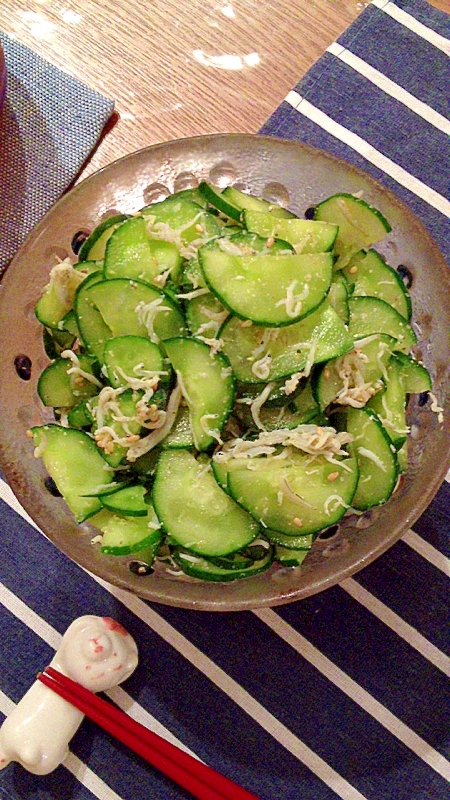 どんどん食べちゃう！キュウリとシラスの胡麻醤油和え