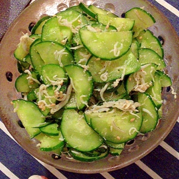 どんどん食べちゃう キュウリとシラスの胡麻醤油和え レシピ 作り方 By みゅうしろ 楽天レシピ どんどん食べちゃう キュウリとシラスの胡麻醤油和え レシピ 作り方 By みゅうしろ 楽天レシピ