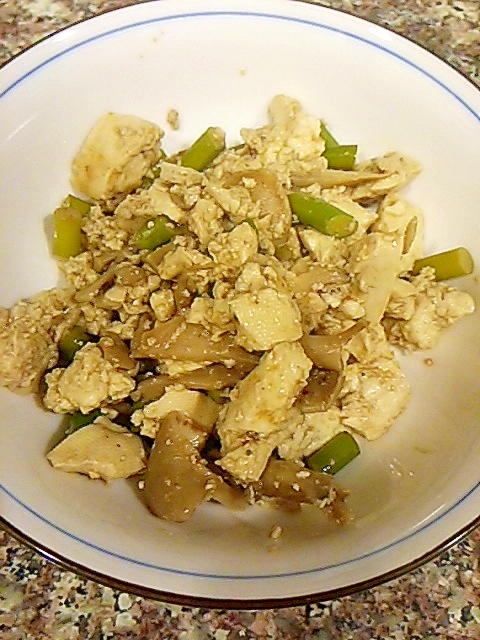 舞茸とニンニクの芽の崩し豆腐