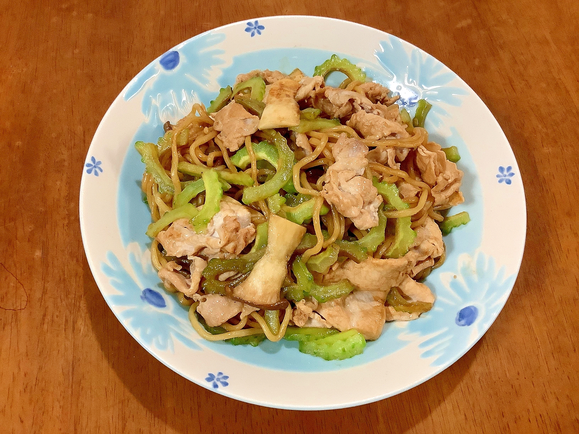 豚肉とゴーヤとエリンギの焼きそば