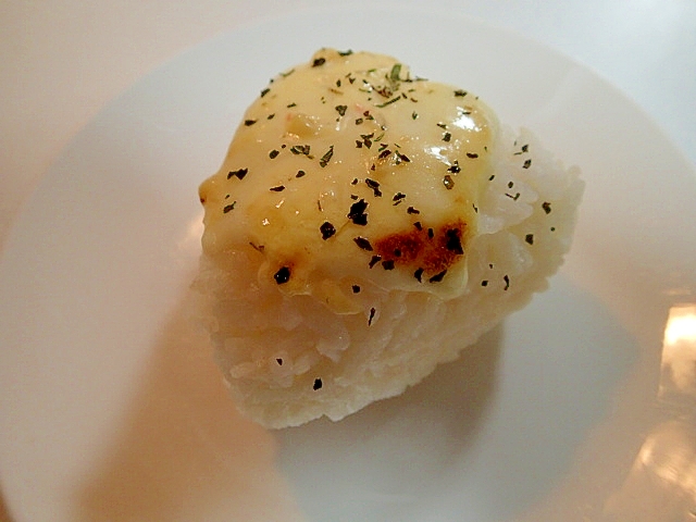 COで　チーズとタルタルバジルの焼きおにぎり