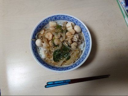 今日はシーフード入り中華丼を作りました。同じ丼ものと言う事で作ったよレポートを送らせて頂きました。