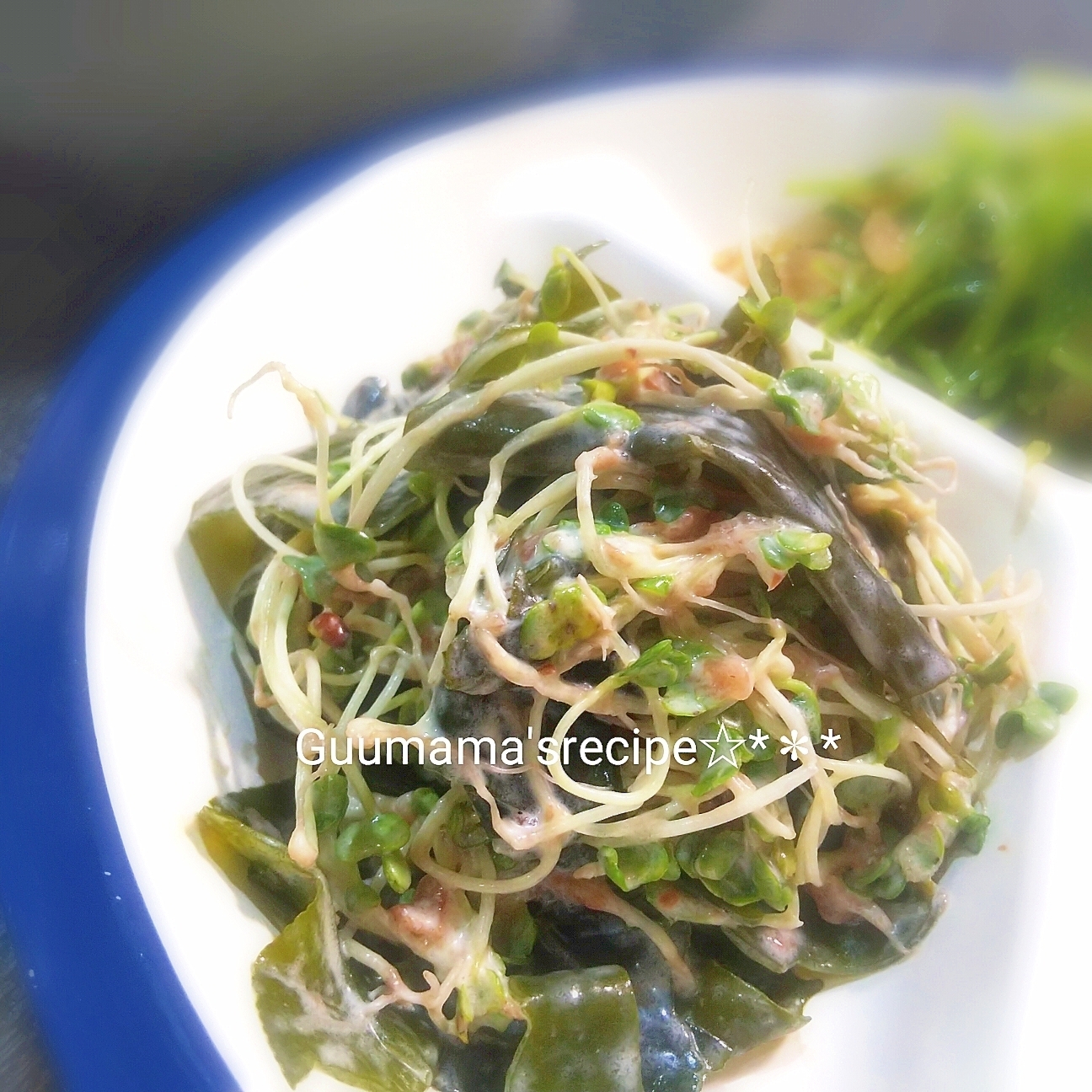 梅風味がさっぱり♡わかめとスプラウト梅マヨサラダ