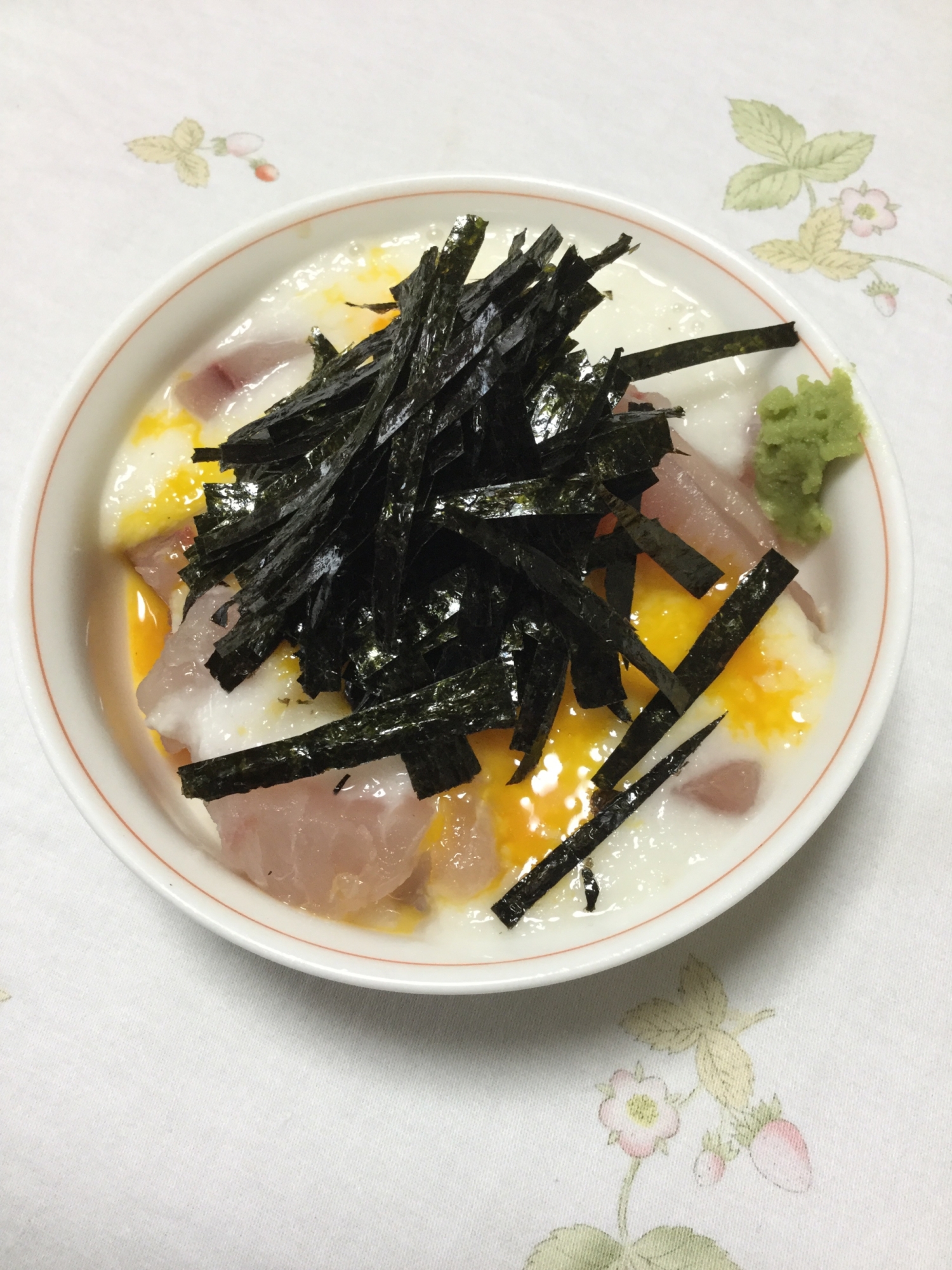 ビンチョウマグロの山芋とろろ